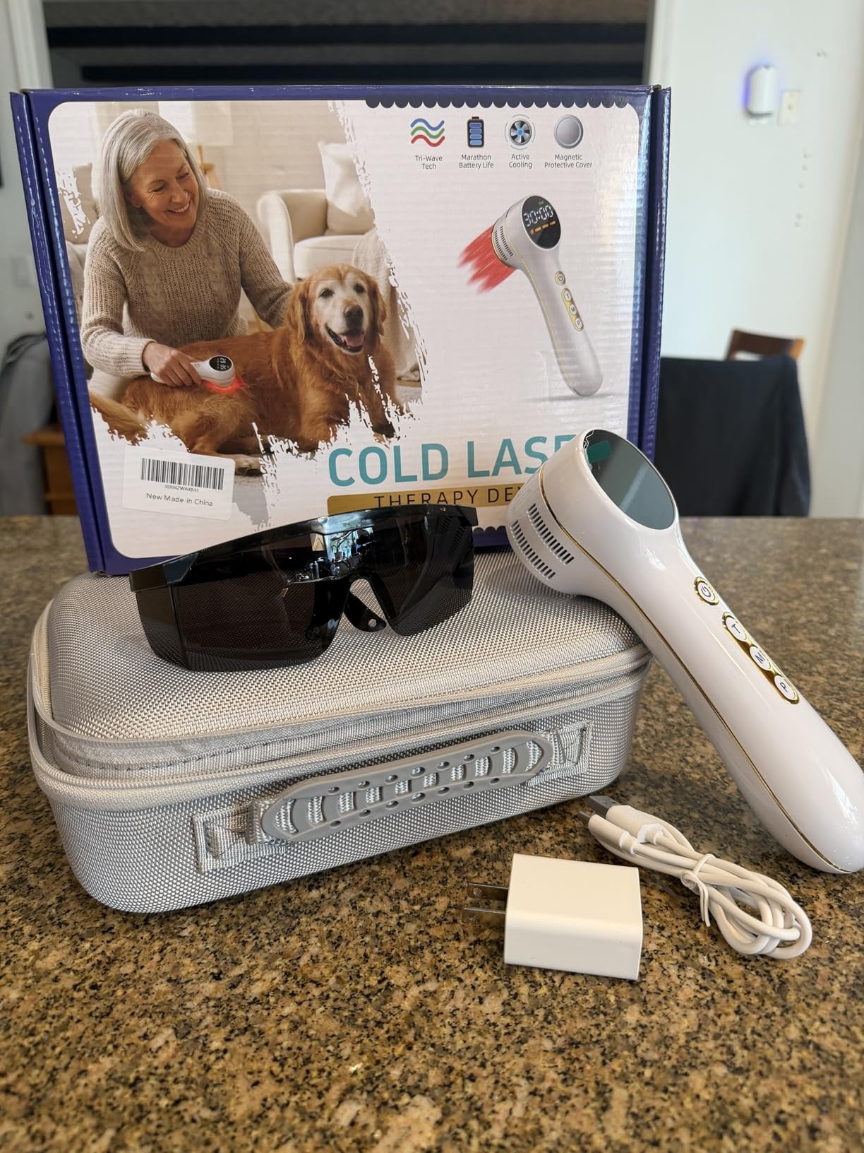 Eixio device with its retail box, case and accessories